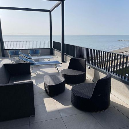 Nuovo Residence Serenissima Frontemare - Agenzia Cocal Caorle Buitenkant foto