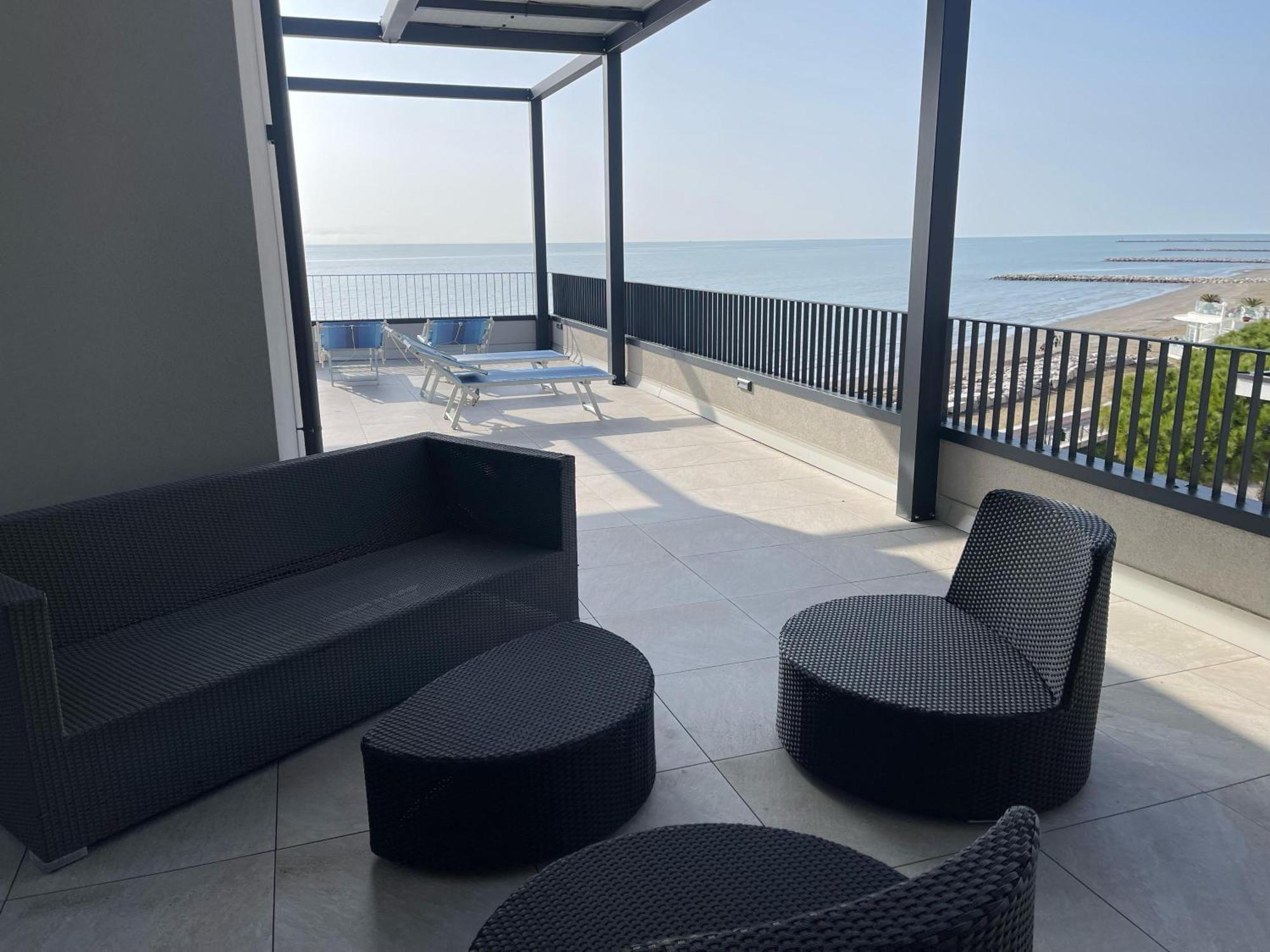 Nuovo Residence Serenissima Frontemare - Agenzia Cocal Caorle Buitenkant foto