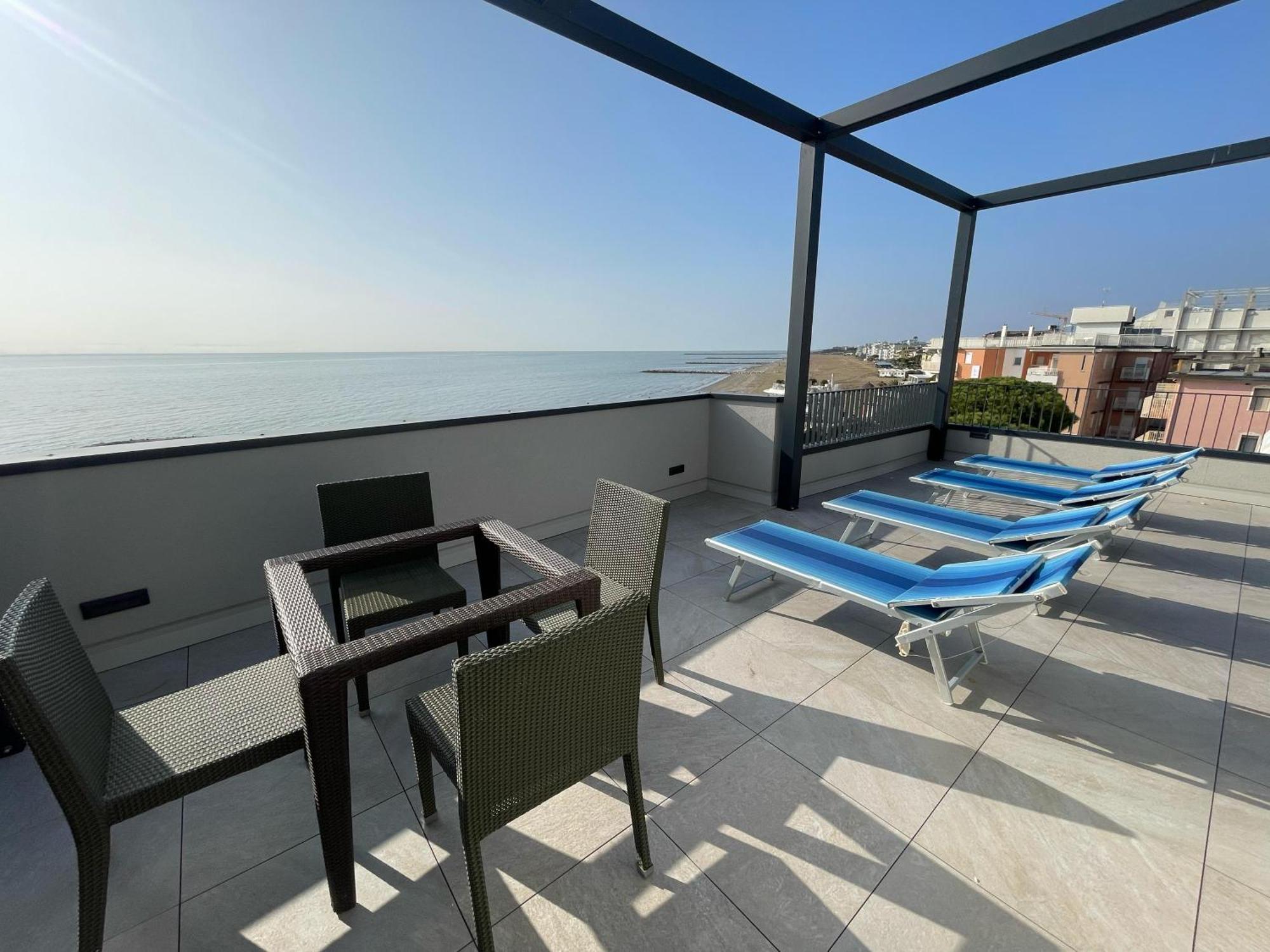Nuovo Residence Serenissima Frontemare - Agenzia Cocal Caorle Buitenkant foto
