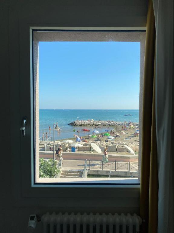Nuovo Residence Serenissima Frontemare - Agenzia Cocal Caorle Buitenkant foto