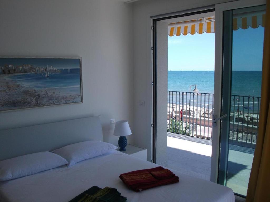 Nuovo Residence Serenissima Frontemare - Agenzia Cocal Caorle Buitenkant foto